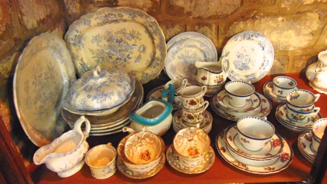 A quantity of 19th century blue and white printed Asiatic Pheasant pattern wares comprising six oval