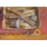 Good quality 20th century hand tools to include spirit levels, a good quality oak vice, etc