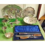 Mixed silver plated wares to include a cased carving trio, a pedestal bowl, salver with shaped