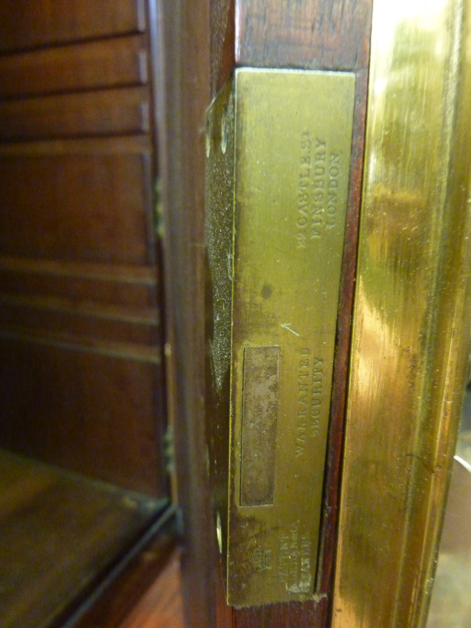 A Georgian mahogany gentleman's bedroom cabinet, the lower section enclosed by four drawers, the - Image 4 of 4