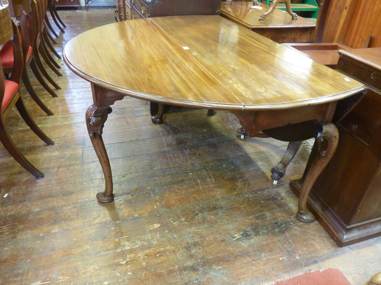 A Georgian mahogany pad foot dining table with pronounced supports with carved c-scroll knees - Image 2 of 2
