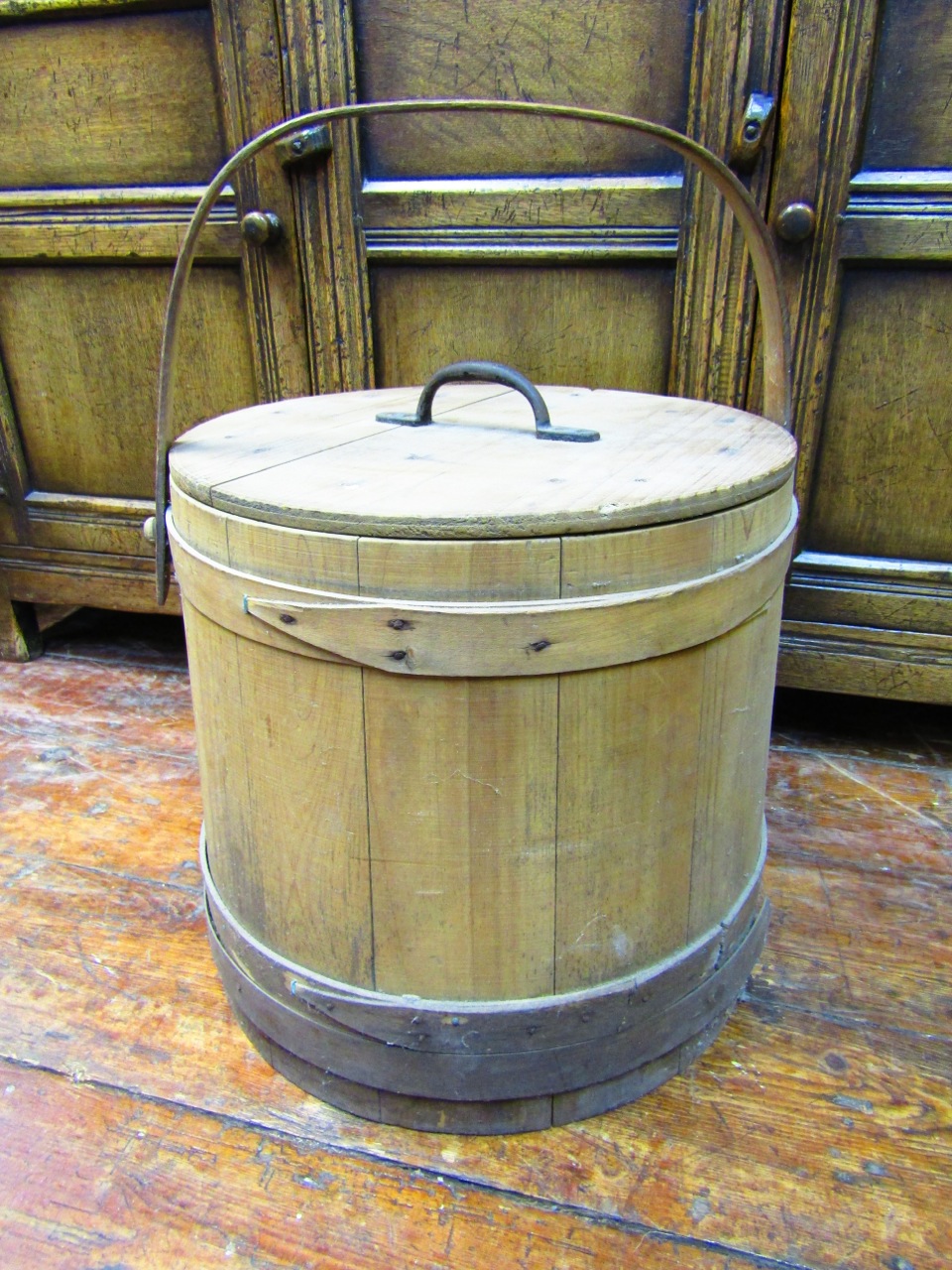 A good quality bound lidded timber storage vessel, in the shaker style with looping handle