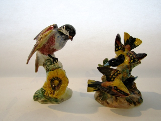 A Beswick model of a Chickadee with impressed number to base 929 and a Beswick group of a pair of
