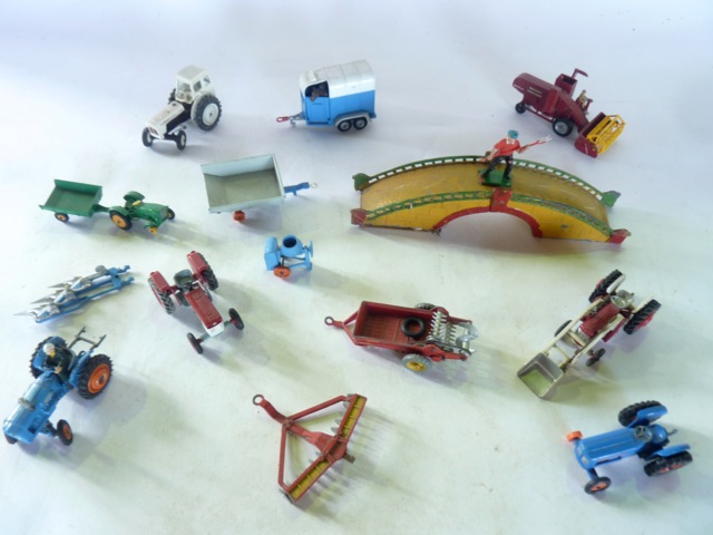 A mixed collection of early 20th century and later farmyard and other model vehicles to include a - Image 6 of 6