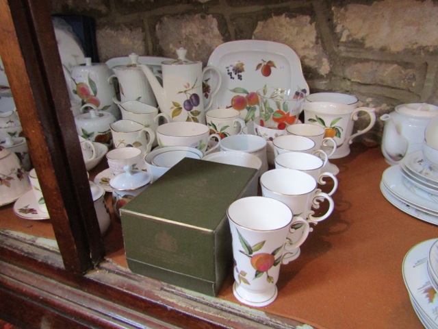 An extensive collection of Royal Worcester Arden and Evesham pattern wares including a two tier cake - Image 2 of 2