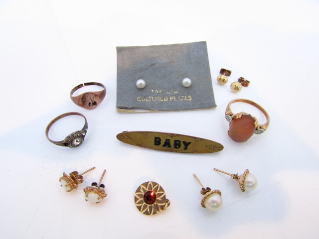 A 9ct gold "Baby" brooch, of oval form, with engraved floral details; a 9ct gold pendant, of