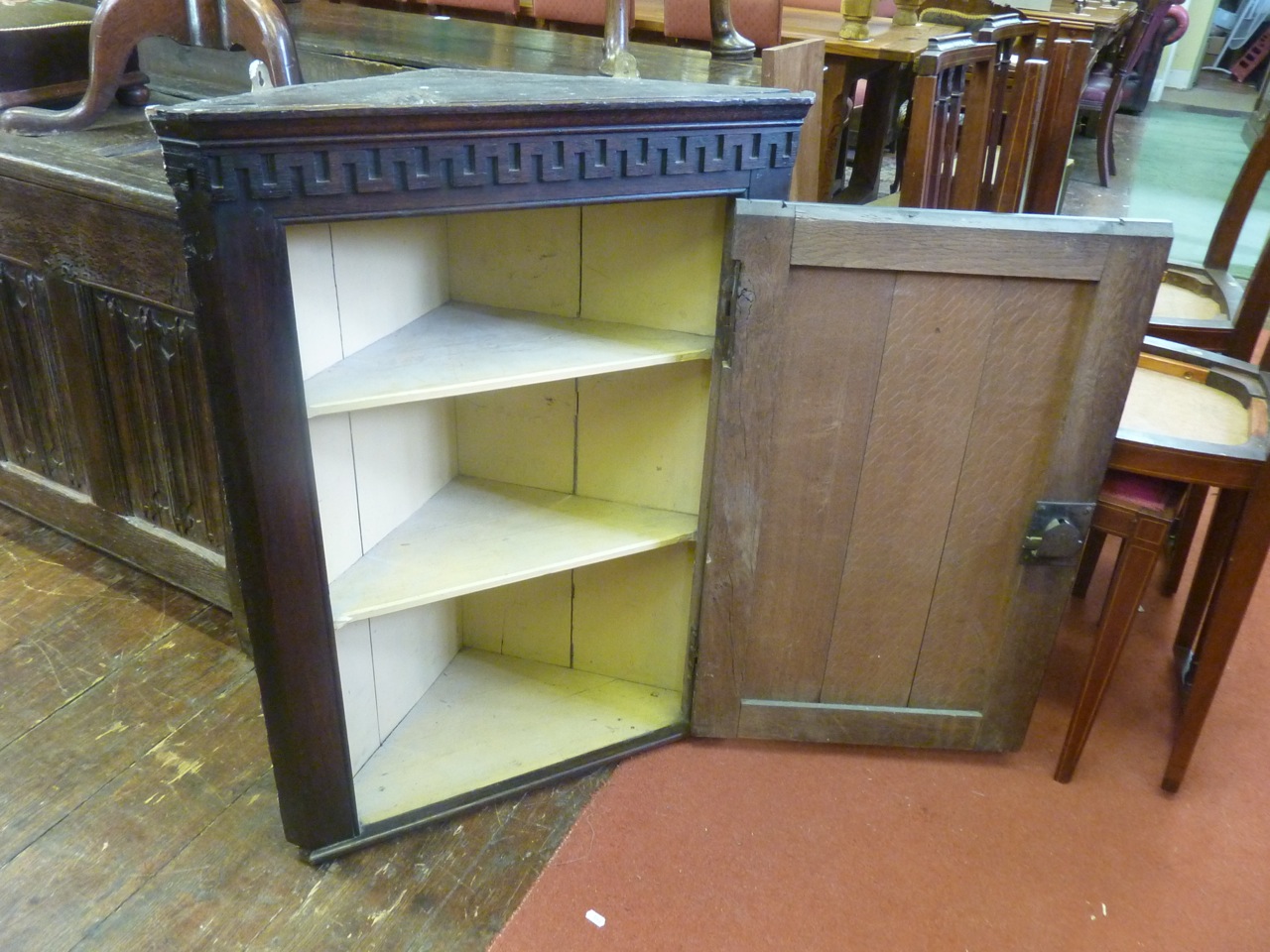 A Georgian oak hanging corner cupboard enclosed by a rectangular fielded panelled door beneath an - Image 2 of 2