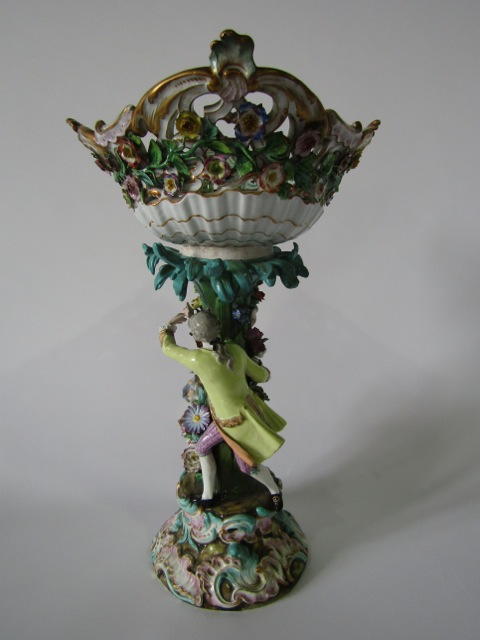 A good quality and substantial 19th century continental table centre piece, probably Meissen, in the - Image 3 of 6
