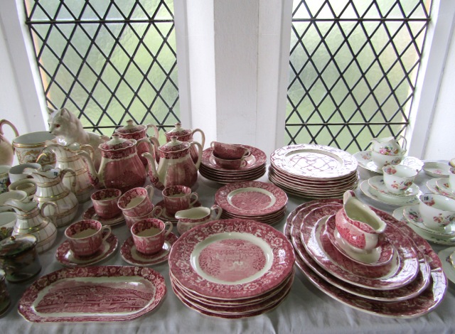 An extensive collection of Palissy dinner and coffee wares from the Thames river scene series with