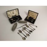 A cased silver Christening set, Arthur Price & Co. Ltd, Birmingham, 1938, comprising: a spoon and