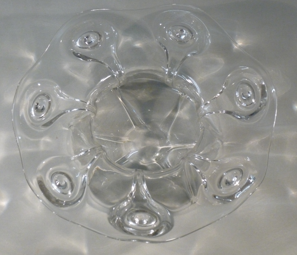 ART NOUVEAU STYLE CLEAR GLASS BOWL WITH FOLD OVER RIM AND TRAILED GLASS DESIGN (H: 10 cm), THREE - Bild 11 aus 16