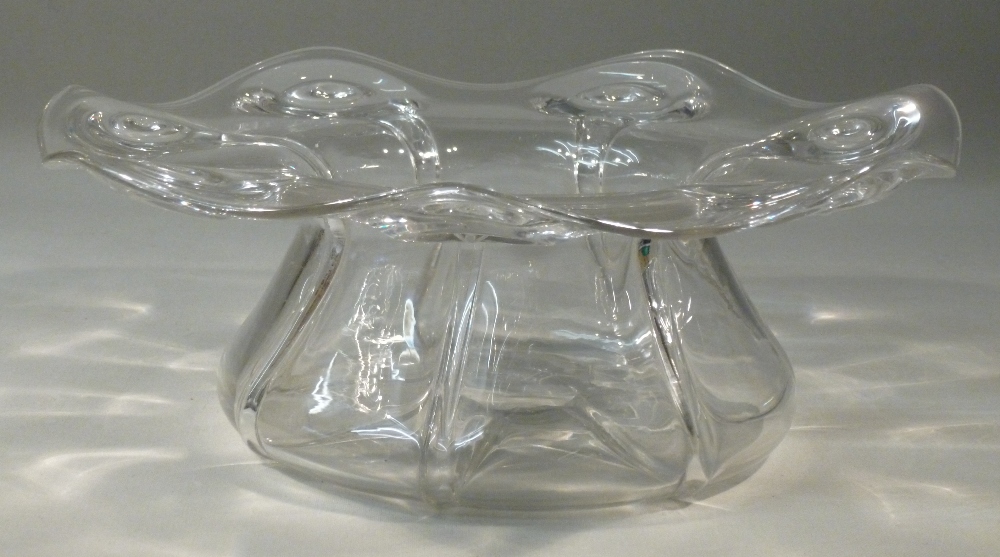 ART NOUVEAU STYLE CLEAR GLASS BOWL WITH FOLD OVER RIM AND TRAILED GLASS DESIGN (H: 10 cm), THREE - Bild 10 aus 16