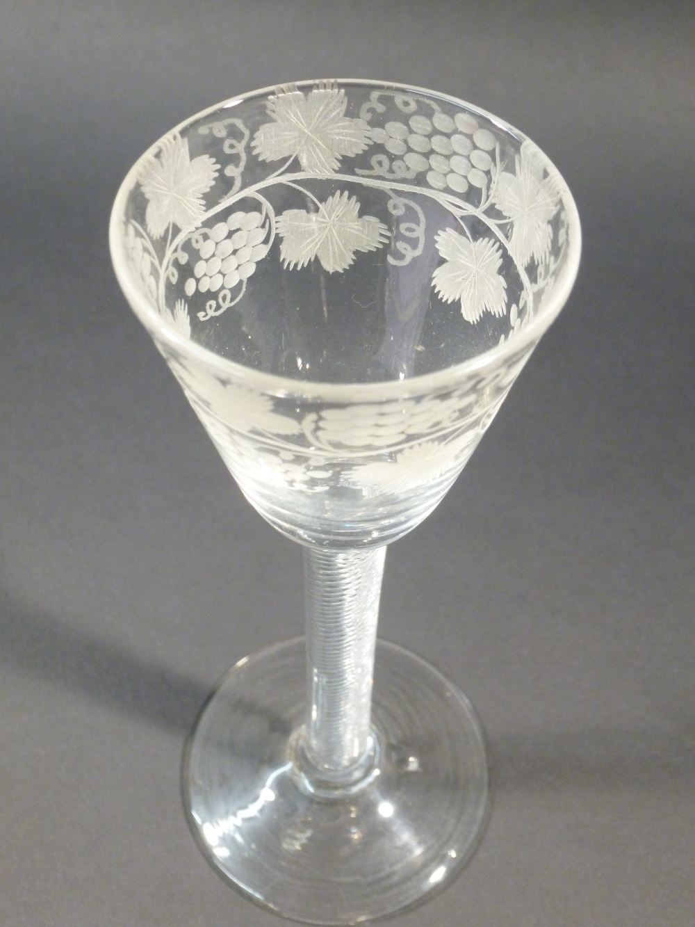 C18th (CIRCA 1760) ENGLISH MULTI SPIRAL AIR TWIST WINE GLASS, THE POINTED ROUND FUNNEL BOWL ENGRAVED - Bild 5 aus 6