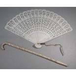 EARLY C20th JAPANESE IVORY FAN, PIERCED AND WORKED (W: 31 cm WHEN OPEN) TOGETHER WITH A MINIATURE