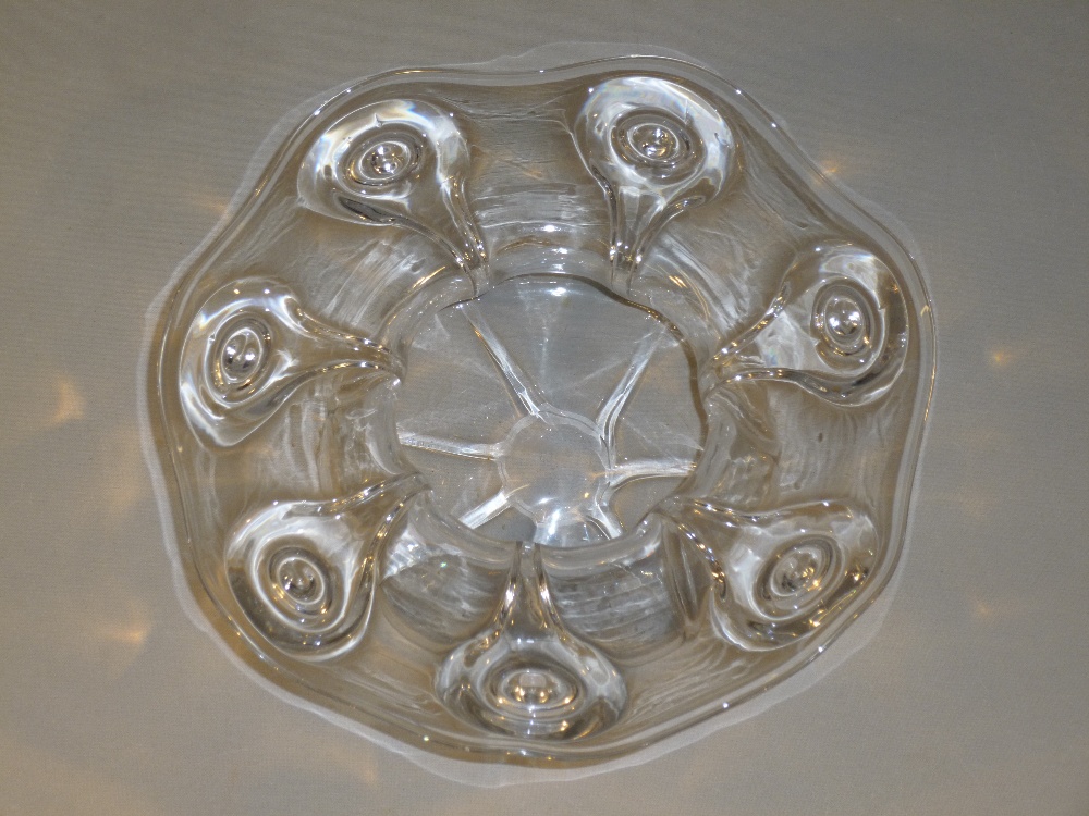 ART NOUVEAU STYLE CLEAR GLASS BOWL WITH FOLD OVER RIM AND TRAILED GLASS DESIGN (H: 10 cm), THREE - Bild 13 aus 16
