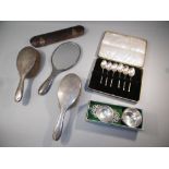 SILVER CAKE KNIFE WITH MOTHER-OF-PEARL HANDLE BY JC, BIRMINGHAM 1864 (L: 21.5 cm), CASED, SET OF SIX