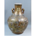 JAPANESE SATSUMA EARTHENWARE DOUBLE HANDLED VASE, MEIJI PERIOD (H: 25 cm, DIA: 18 cm APPROX.)