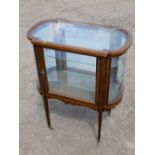 EDWARDIAN INLAID MAHOGANY DISPLAY CABINET WITH ROUNDED ENDS AND A GLAZED PANELLED DOOR ENCLOSING 3