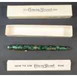 A CONWAY STEWART FOUNTAIN PEN (L: 13.5 cm)