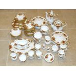 GOOD QUANTITY OF ROYAL ALBERT OLD COUNTRY ROSES PATTERN TEA/COFFEE & TABLE WARE