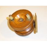 EARLY C20th MAHOGANY FLY FISHING REEL WITH BRASS FITTINGS AND BONE HANDLES (DIA: 6.5 cm)