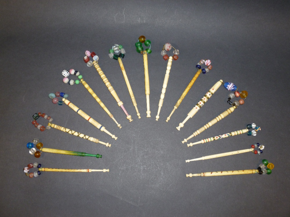 COLLECTION OF ASSORTED LACE BOBBINS INCLUDING 2 NAMED 'JOHN' MARKED IN DOMINO DOTS PLUS 13 OTHERS,