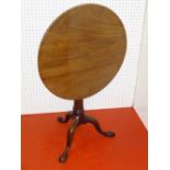 GEORGE III MAHOGANY TABLE WITH TILTING 'BIRDCAGE' CIRCULAR TOP, ON TURNED TAPERING COLUMN, THREE
