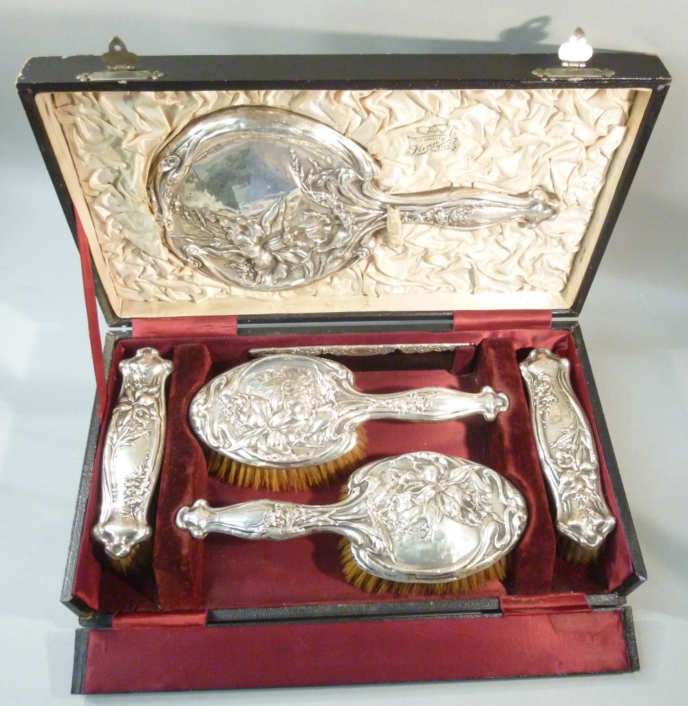 EDWARDIAN SILVER ART NOUVEAU DRESSING TABLE SET, THE FASCIAS STAMPED IN HIGH RELIEF, COMPRISING