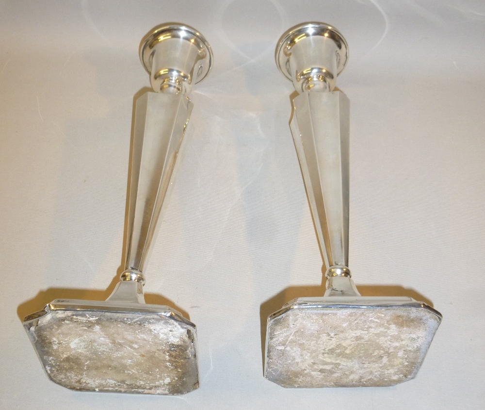 PAIR OF LARGE SILVER CANDLESTICKS ON A TAPERING STEM BY JAMES DEAKIN & SONS, CHESTER 1915, HEIGHT 31 - Image 5 of 5