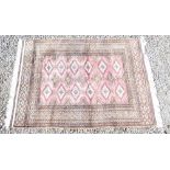EASTERN PINK FIELD RUG WITH ALL-OVER STEPPED MEDALLIONS SURROUNDED BY A MULTIPLE BORDER (174 cm x