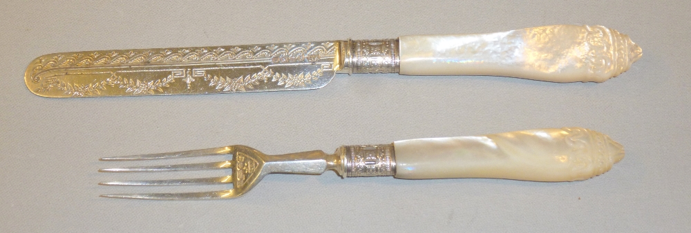 A TWELVE PLACE SETTING OF VICTORIAN DESSERT KNIVES AND FORKS, CHASED FLORAL DECORATION, HAND CARVED - Image 2 of 5