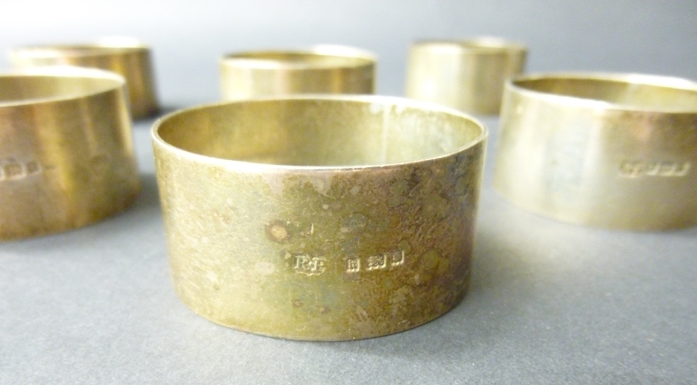 SET OF SIX EDWARDIAN SILVER NAPKIN RINGS BY ROBERT PRINGE, LONDON 1903 (126g) [6] - Image 2 of 2