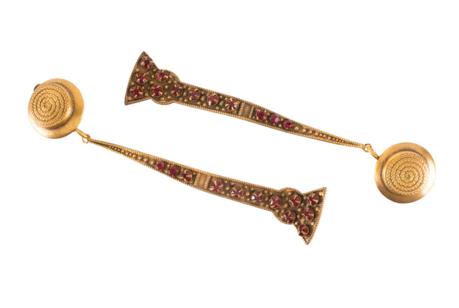 A pair of Joseff Hollywood goldtone earclips, set with red stones. One signed Joseff. L. 11,5 cm. - Image 2 of 3