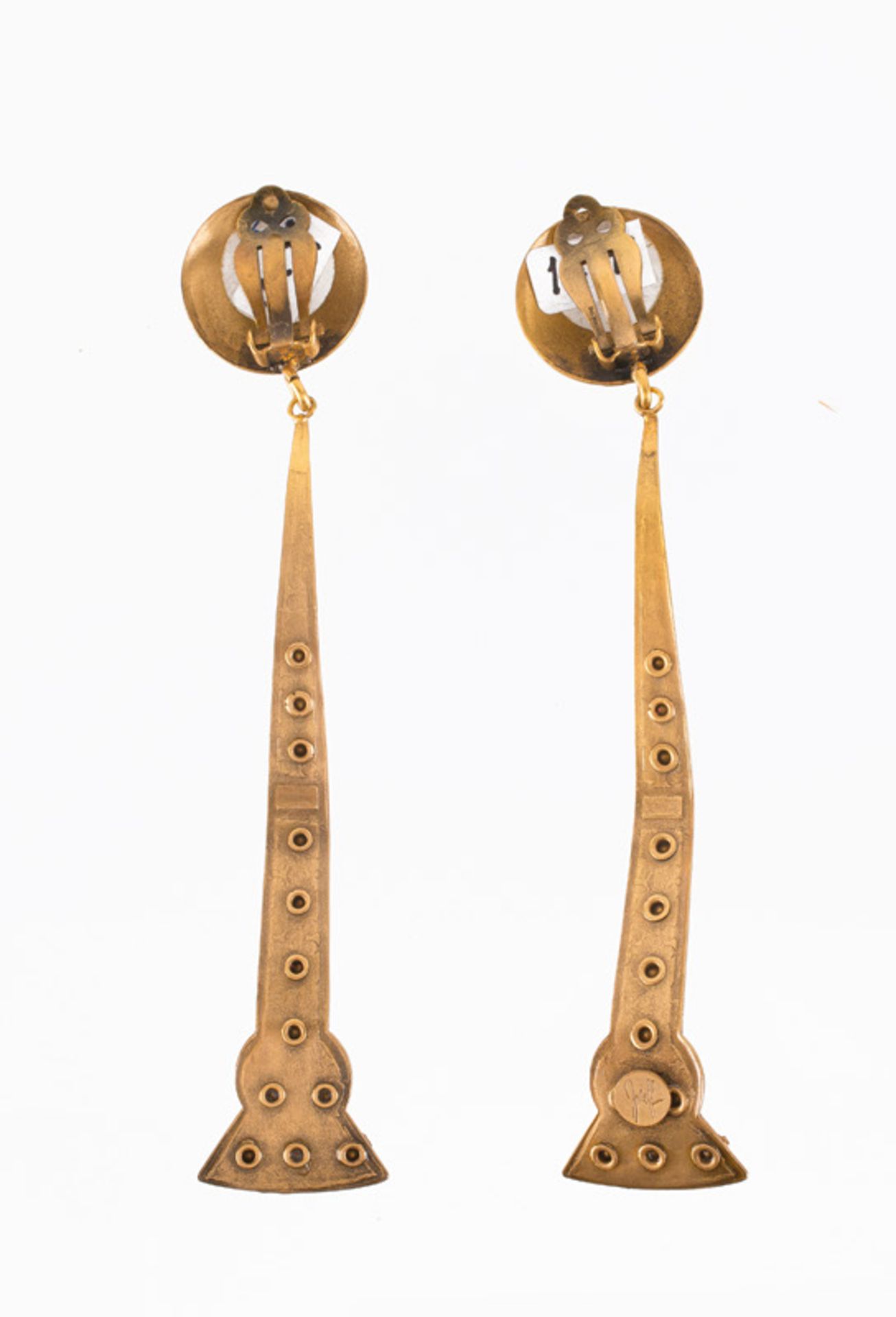 A pair of Joseff Hollywood goldtone earclips, set with red stones. One signed Joseff. L. 11,5 cm. - Image 3 of 3