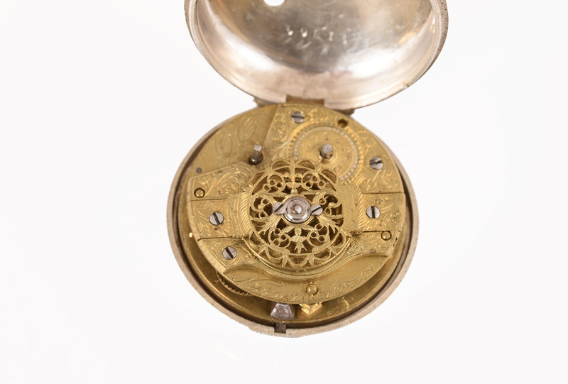 Zilveren zakhorloge met witte wijzerplaat met Romeinse cijfers. Snek uurwerk, gesign. D.D. - Image 3 of 3