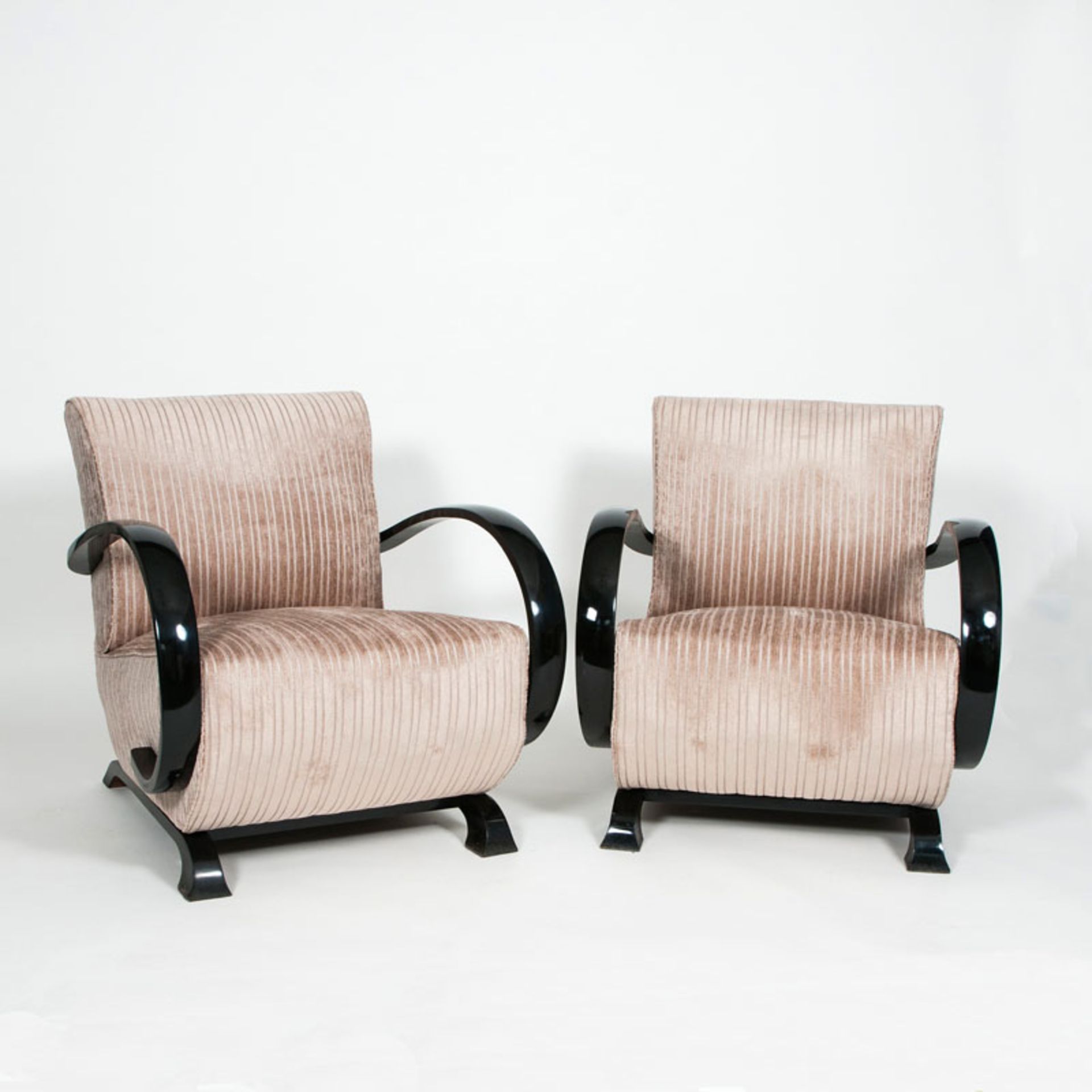 A pair of Art Déco armchairs France, around 1930. Wood with black lacquer. Seat and back upholstered