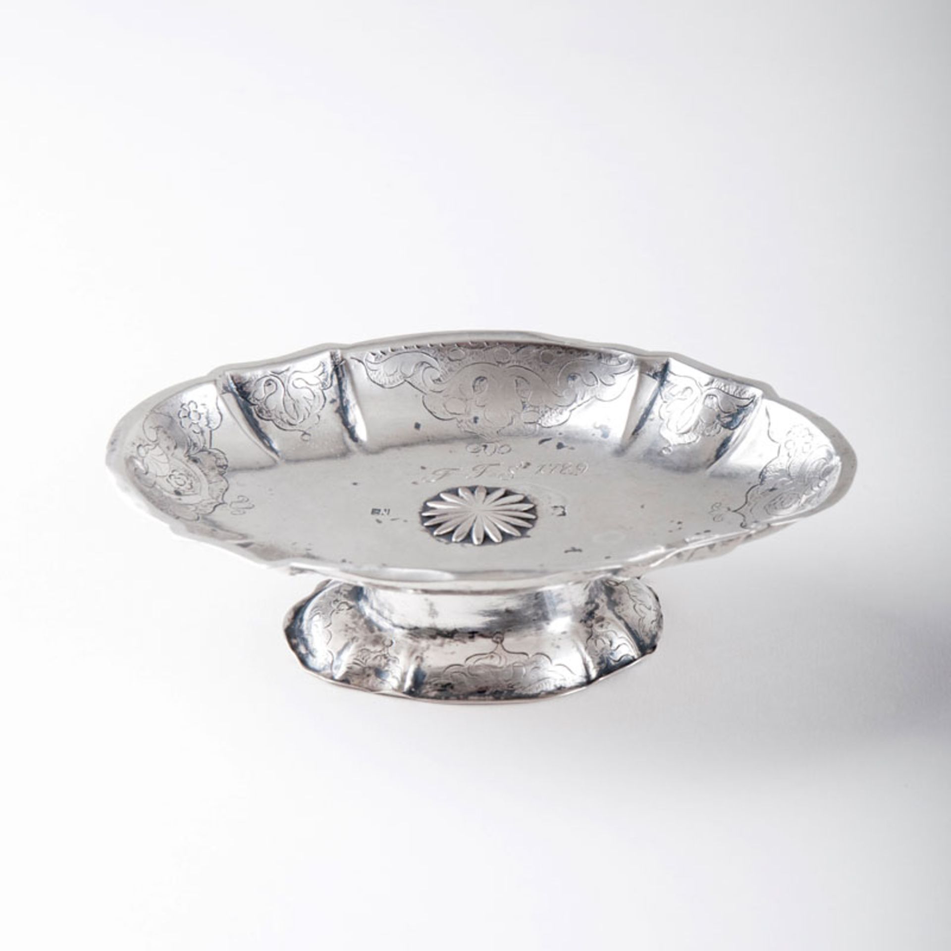 A fine Rococo bowl with engraved pattern Danish, 2nd half of 18th cent. Silver, stamped, assay