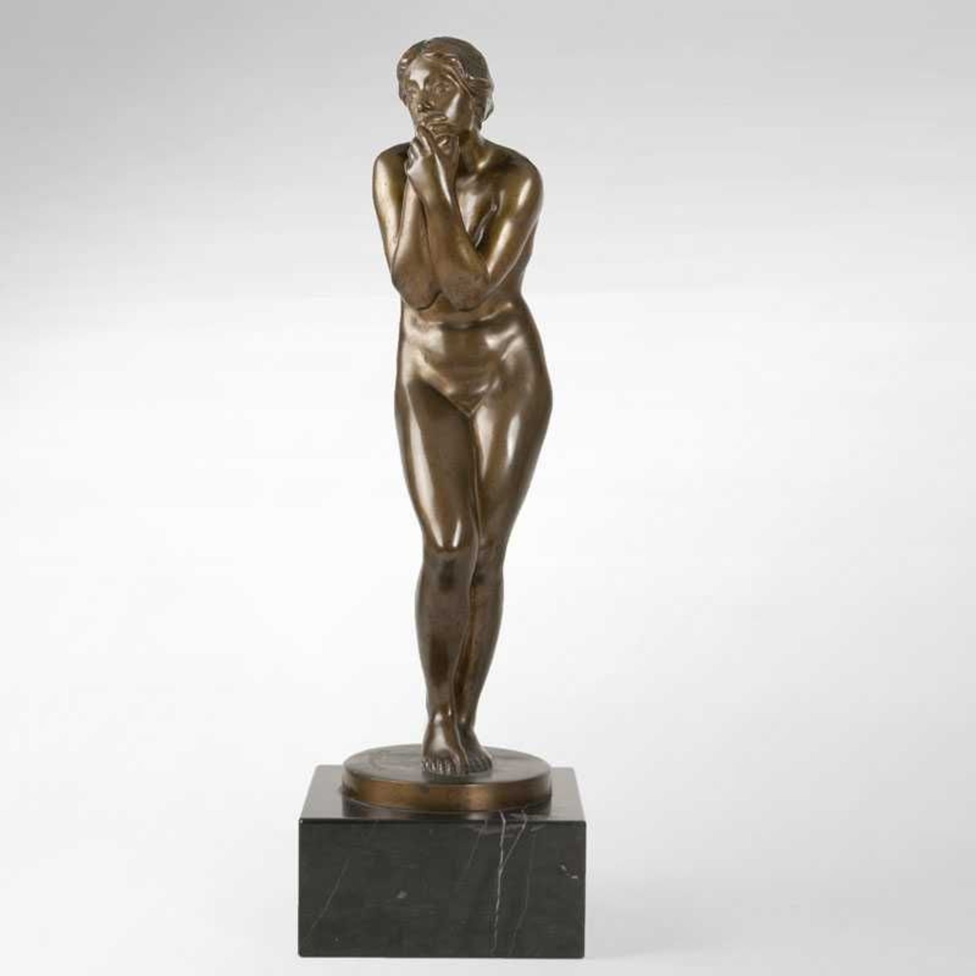 Gerhard Adolf Janensch (1860 - 1933) Bronzeskulptur 'Mädchen-Akt' Um 1910/20. Patinierte Bronze