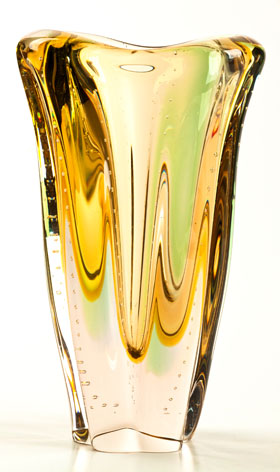 A MSTISOV GLASSWORK 'CONTROLLED BUBBLES' VASE DESIGNED BY HANA MACHOVSKA, MID 20TH CENTURY pattern