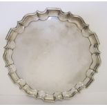 A VICTORIAN SILVER SALVER, THOMAS BRADBURY & SONS, LONDON, 1900 the circular body with pie-crust