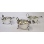 A PAIR OF GEORGE V SILVER SAUCE BOAT, MAKER MARK'S HT, SHEFFIELD, 1937 each oval body with wavy rim,
