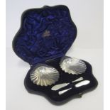 A CASED PAIR OF SHELL-SHAPED BUTTER DISHES, MAPPIN & WEBB, SHEFFIELD, 1956 each body engraved with a