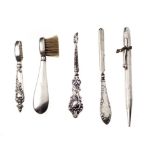A MISCELLANEOUS COLLECTION OF SILVER ITEMS, VARIOUS MAKES AND DATES comprising: manicure tools,