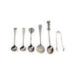 A MISCELLANEOUS COLLECTION OF FIVE SILVER SPOONS AND A TONG, VARIOUS MAKER'S AND DATES 60g (6)