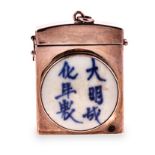 A CHINESE PORCELAIN-MOUNTED SILVER CASE, 20TH CENTURY collet-set to the front with a circular blue