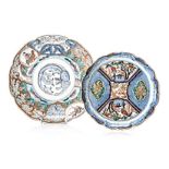 A JAPANESE IMARI SCALLOPED PLATE, MEIJI, 1868 – 1912 the central rondel painted with a dragon