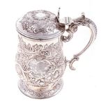 A GEORGE IV SILVER TANKARD, EDWARD BARTON, LONDON, 1823 the baluster body chased with scrolling