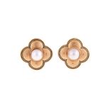 A PAIR OF MABÉ PEARL EAR STUDS, CHARLES GREIG each of quatrefoil form with rope detailing, centred