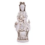 A CHINESE BLANC DE CHINE FIGURE OF GUANYIN AND CHILD, LATE 19TH/EARLY 20TH CENTURY wearing long