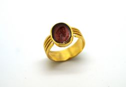 Intaglio signet ring